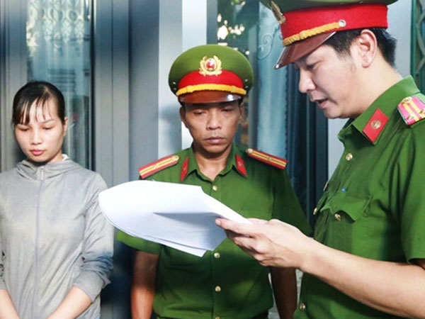 Vợ cựu công an bị bắt vì lừa đảo: Nợ ngập đầu vẫn mua nhà mới, xe sang