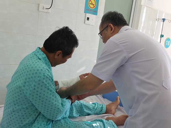 Tái tạo dương vật cho bệnh nhân bị mất toàn bộ dương vật, tinh hoàn