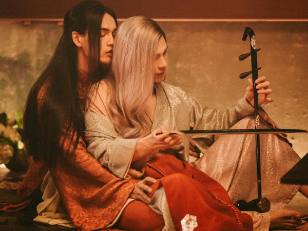 Sau câu chuyện 'bách hợp' đầy drama, Nguyễn Trần Trung Quân gây tò mò với loạt hình ảnh sặc mùi 'đam mỹ'