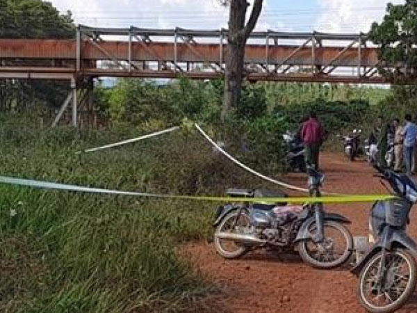 Ăn sáng xong, bất ngờ cầm dao truy sát người thân