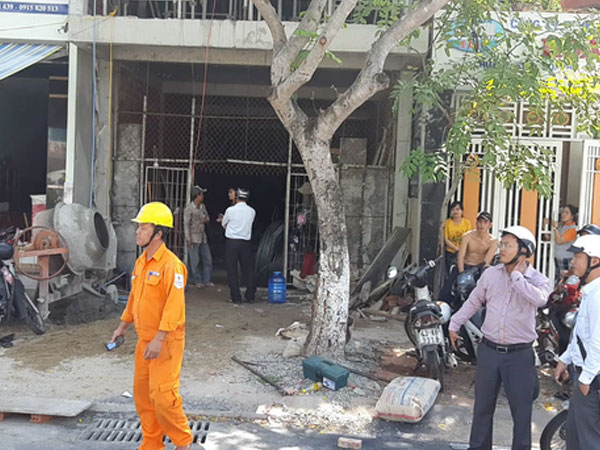 Bị điện giật cháy sém nửa người, thanh niên 20 tuổi rơi từ tầng 2 ngôi nhà đang xây dựng xuống đất