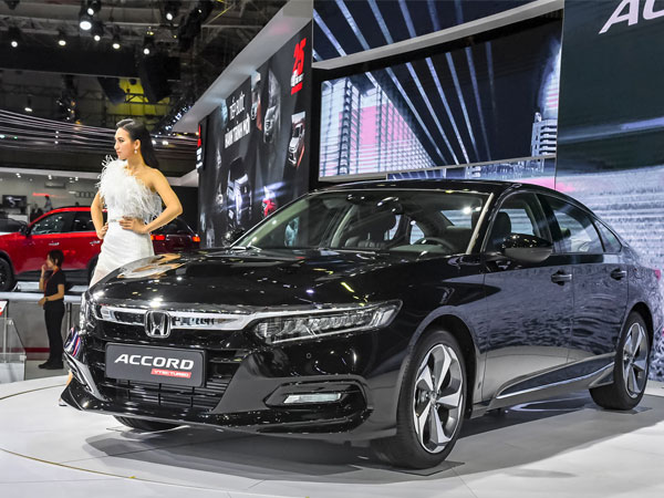 Honda Accord 2019: Đây là những thay đổi 'tất tay' để cạnh tranh 'vua doanh số' Toyota Camry