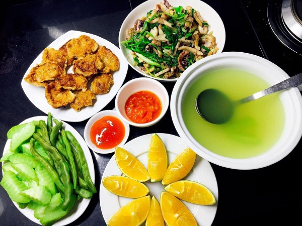 Khoe mâm cơm xa nhà chỉ 2 triệu/tháng, 10X miền núi khiến các đàn chị trầm trồ ngưỡng mộ
