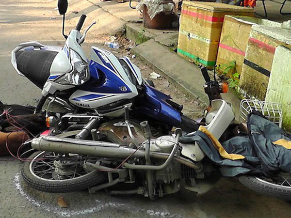 Hai tên trộm chó bỏ lại xe Exciter tẩu thoát
