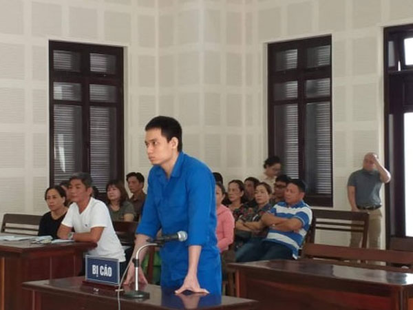 Xử cựu công an tạt axit vợ sắp cưới: Bị hại vắng mặt