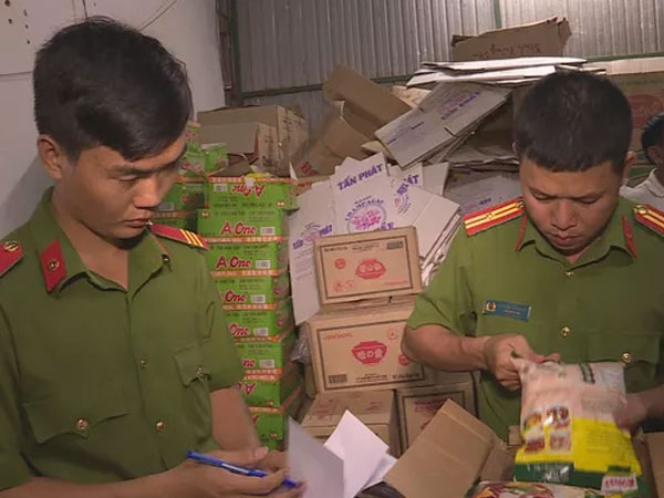 Gần 12 tấn hạt nêm, bột ngọt giả sắp tuồn ra thị trường