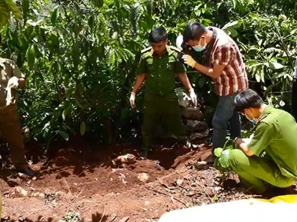 Vết xước trên tay tố kẻ hãm hại thiếu nữ