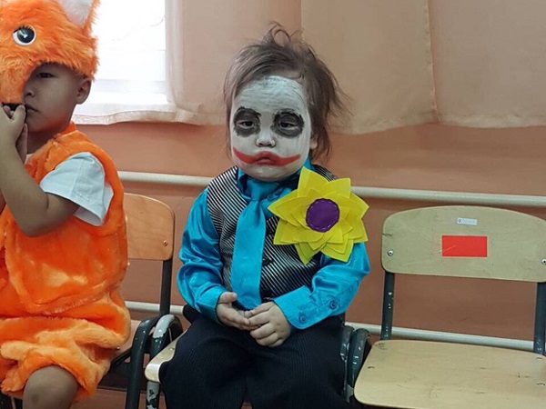 Xưa có Vô Diện, nay đã có cô bé Joker soán ngôi màn hóa trang Halloween cute nhất!