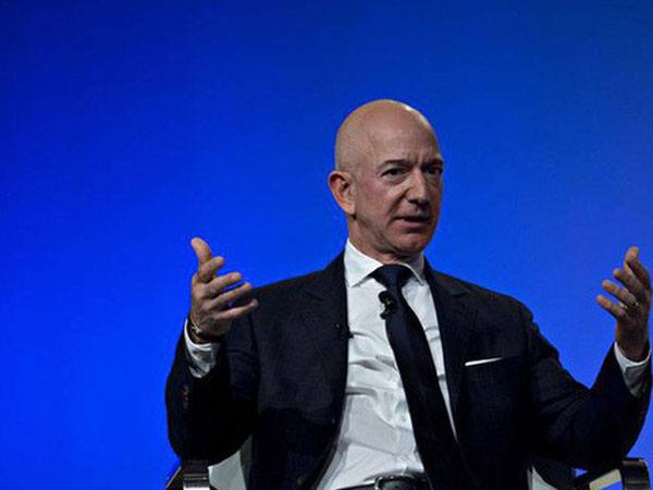 Sau 1 đêm, Jeff Bezos không còn là người giàu nhất hành tinh