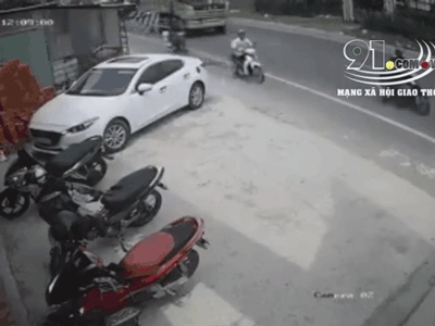 Video: Pha nổ lốp kinh hoàng, công nhân ngồi bên đường trúng 'đòn' phải nhập viện