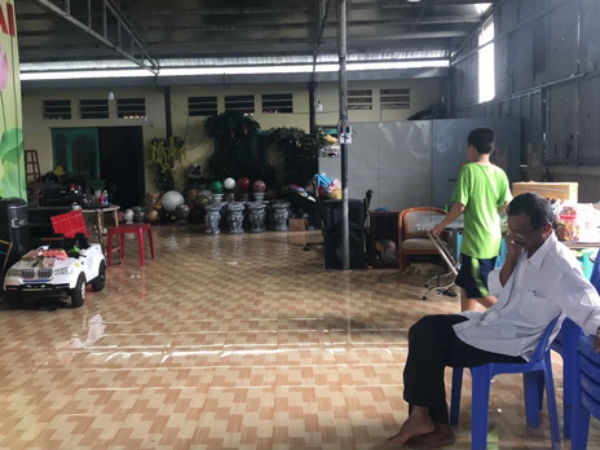Công an điều tra vụ hàng chục người xông vào nơi sinh sống của 5 'chú tiểu' trong 'Thách thức danh hài' đập phá vì không tìm thấy cô gái 22 tuổi