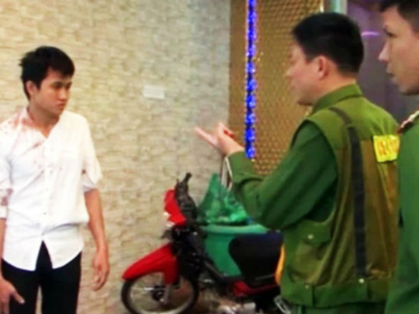 2 cảnh sát cơ động bị thương khi khống chế nhóm đối tượng đánh người