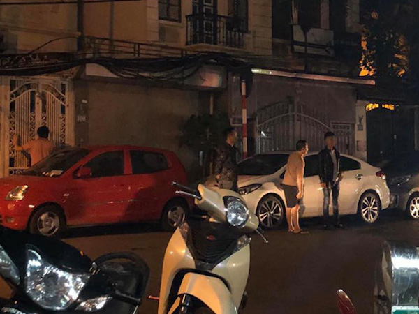 Thanh niên đi uống bia đỗ xe trước cửa, nữ chủ nhà có pha xử lý đẳng cấp đầy bất ngờ