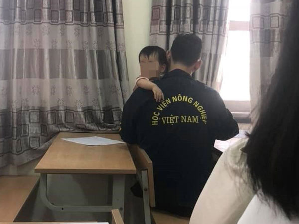 Chàng sinh viên bế con lên giảng đường bất ngờ gây bão cả mạng xã hội, tìm hiểu mới biết chỉ là ông bố 'hờ'