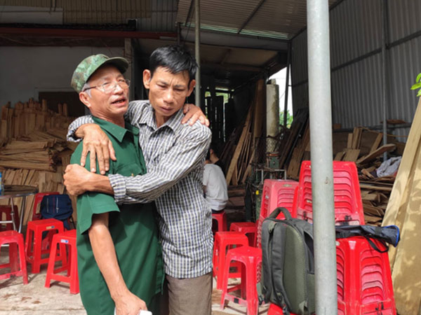 Linh cảm của người bố từng khóc lóc khuyên con trai nghi đã chết trong container không nên sang Anh