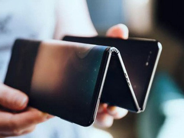 Ảnh thực tế smartphone màn hình gập làm 3 dị nhất hiện nay