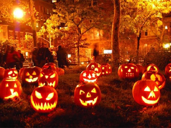 Vì sao Halloween lại trang trí lồng đèn bằng quả bí ngô?