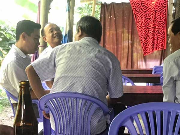 4 cán bộ ở Hậu Giang vào quán thịt chó ăn nhậu trong giờ làm việc
