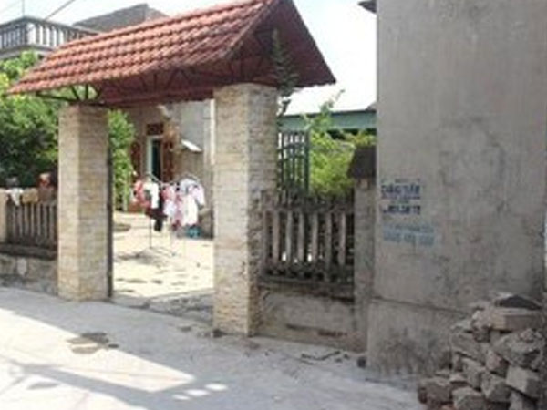 Nổi cơn ghen tại nhà bố vợ, chồng cầm 2 dao chém vợ và bạn trai vợ trọng thương
