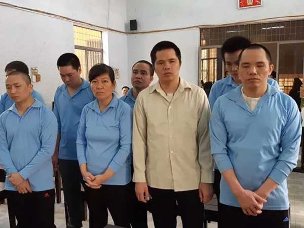 Mang súng đi giành đất, 8 người bị đánh thương vong