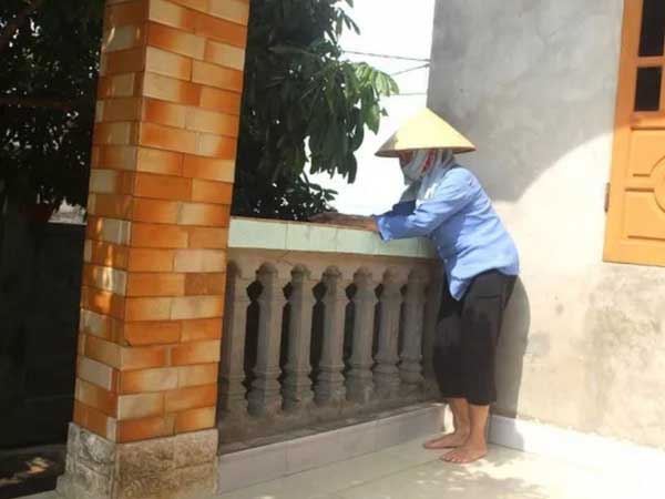 Giây phút bàng hoàng chồng về nhà bố mẹ vợ cầm dao chém vợ và nam đồng nghiệp trọng thương