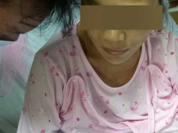 Người mẹ chấp nhận đeo khối u vú 3 kg, từ chối điều trị để giữ con