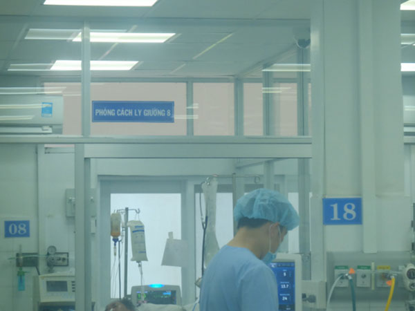 Xăm chân mày tại một cơ sở thẩm mỹ một bệnh nhân nữ nhập viện tình trạng hôn mê, ngừng hô hấp