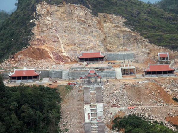 Sẽ tạm đình chỉ thi công Khu du lịch tâm linh cạnh Cột cờ Lũng Cú để phục vụ kiểm tra