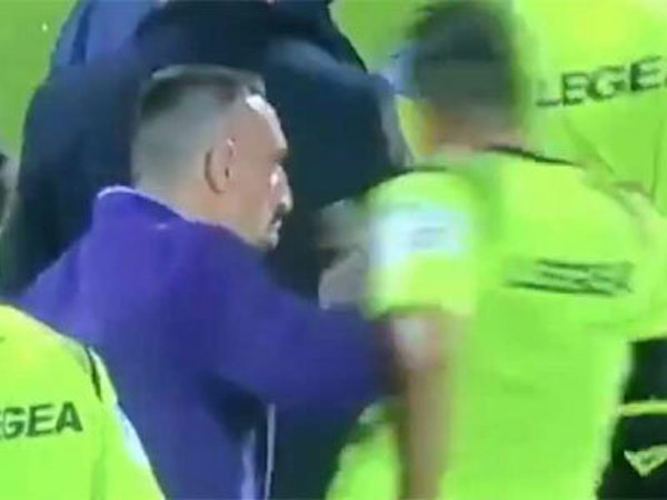 Ribery có nguy cơ nghỉ dài hạn vì đẩy trợ lý trọng tài