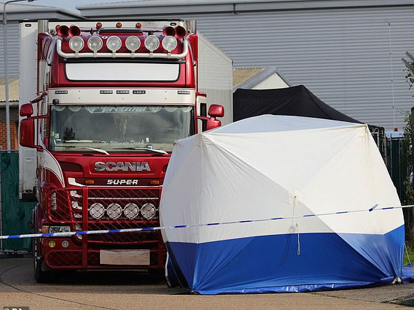 Tài xế Bỉ cho biết bên trong container chở 39 người toàn bánh quy, nạn nhân nghi ngờ chết do ngạt thở