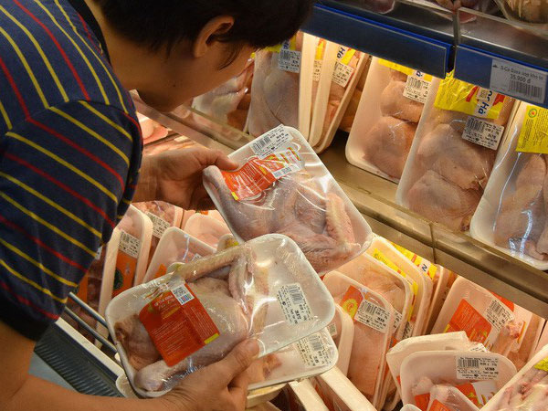 Thịt gà trong nước liên tục rớt giá, gà Mỹ nhập khẩu 19.800 đồng/kg