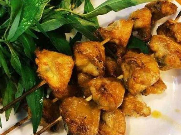 Ăn phao câu vịt, người đàn ông suýt mất mạng