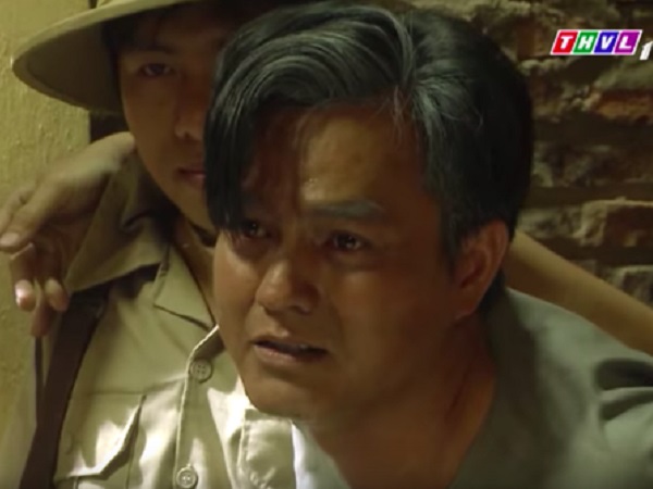 'Tiếng sét trong mưa': Hình ảnh cuối cùng của Khải Duy trước khi đi tù, nhìn Thị Bình nói 'anh yêu em'