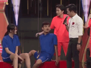 Mạc Văn Khoa đỏ mặt vì bất ngờ gặp sự cố nhạy cảm trên truyền hình
