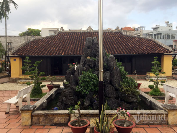 Ngôi nhà toàn gỗ quý của ông chủ giàu có ở Bình Dương