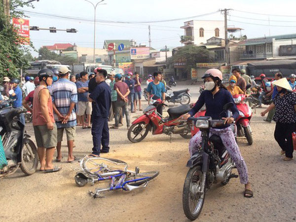 Phó bí thư huyện ủy ở Thanh Hóa lái ô tô bị tàu hỏa đâm tử vong