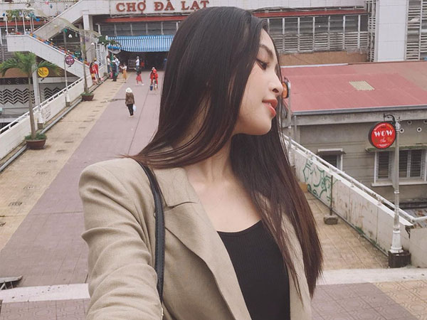 Hoa hậu Tiểu Vy dính nghi vấn hẹn hò với 'tình cũ' của Á hậu Huyền My ngay sau khi vừa khoe ảnh nắm tay yêu đương