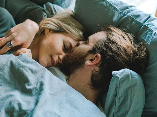4 bí quyết 'nóng' giúp các cặp vợ chồng ân ái ngay cả khi con nhỏ không rời nửa bước