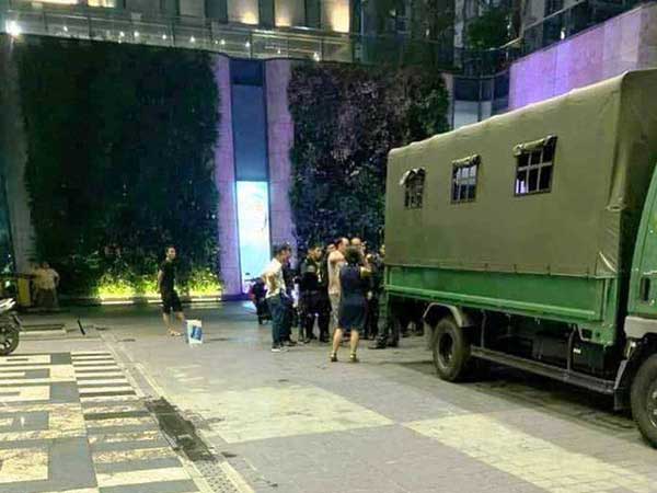 Cảnh sát phá cửa, dùng quả nổ giải cứu 2 con tin bị Chủ tịch 29 tuổi khống chế ở tòa nhà Landmark 81