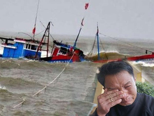 'Tàu chìm dần, tôi hô mọi người ôm chặt nhau mặc sóng biển đánh tới đâu thì đánh'
