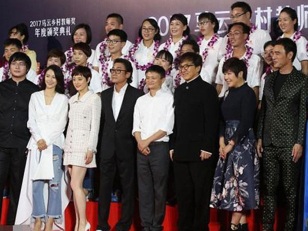 'Tỷ phú giàu nhất Trung Quốc' được Lý Liên Kiệt ra sức bảo vệ, nửa làng giải trí Hoa ngữ muốn kết thân