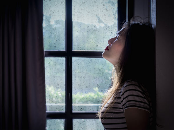 Anh rể tương lai vừa bước xuống xe, mẹ tôi nhìn thấy anh liền lên cơn đau tim còn bố chỉ mặt chị tôi bảo 'đi ngay cho khuất mắt'