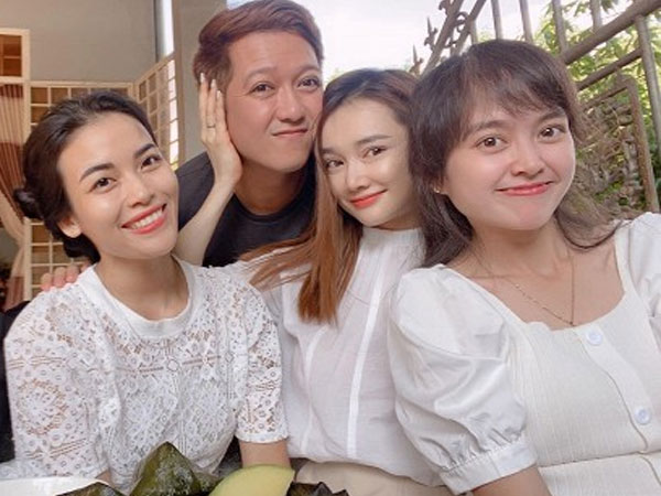 Sau thời gian bị soi không đeo nhẫn cưới, Trường Giang và Nhã Phương đã có động thái chứng minh tình cảm