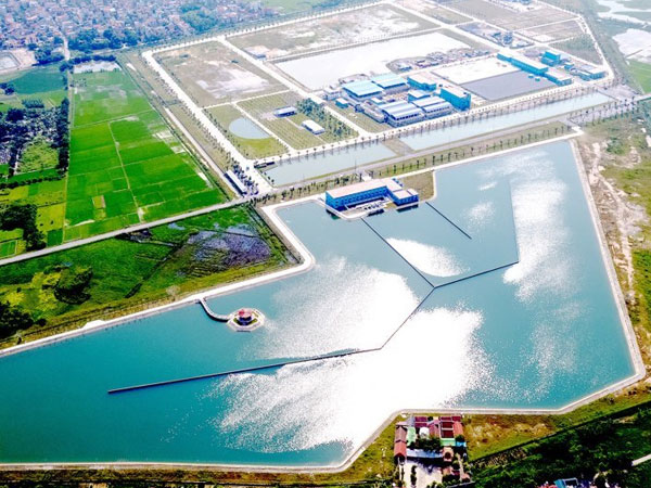 Giá nước sông Đuống đắt gấp đôi: Vạn dân Hà Nội gánh nước giá đắt