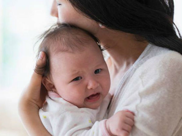 Đêm nào cũng thấy vợ lén lút trốn trong nhà tắm, tôi liền xông vào thì chết điếng khi thấy em đau đớn tự xoa dịu đầu ngực rớm máu