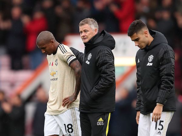Peter Schmeichel chê hậu bối 'lười như hủi'