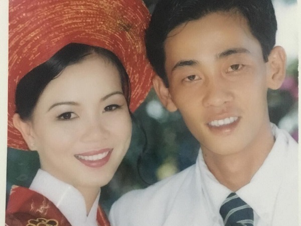 Cô em chồng người mẫu vào thăm cháu ốm rồi 'ẵm' luôn anh trai của chị dâu, đám cưới 19 năm trước đến giờ vẫn còn xưng hô 'rối não!