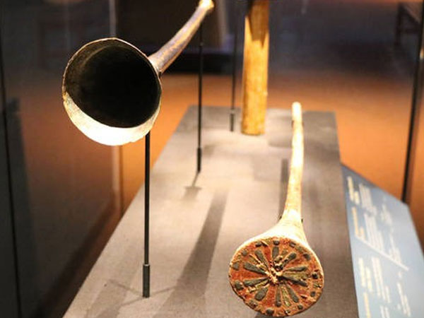 Anh: Trưng bày cặp kèn đem tới 'điềm gở' của pharaoh Tutankhamun