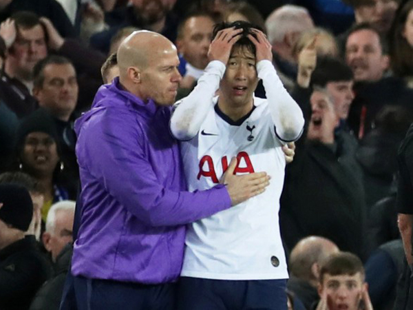 Đồng đội Son Heung-min: 'Anh ấy suy sụp, khóc rất nhiều và không thể ngẩng đầu lên'