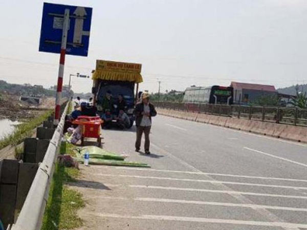 Đi bê tráp ăn hỏi về va chạm với xe tải, nam thanh niên nguy kịch, nữ sinh tử vong tại chỗ